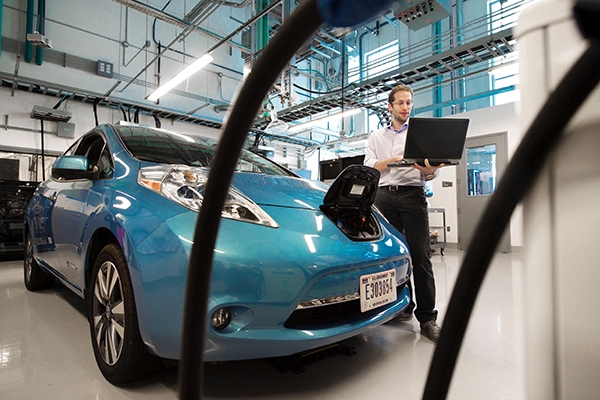 Assurance auto : la prime voiture électrique va baisser à partir de 2021